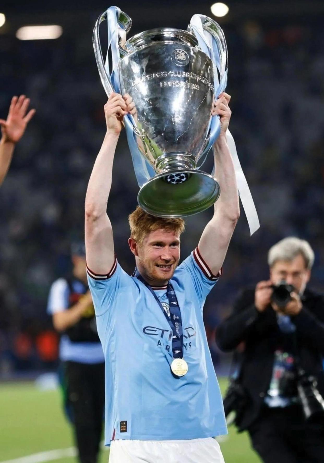 南宫体育-包含德布劳内连续二十场比赛得分超过持续失利，美国队不断突破！观众掌声雷动的词条