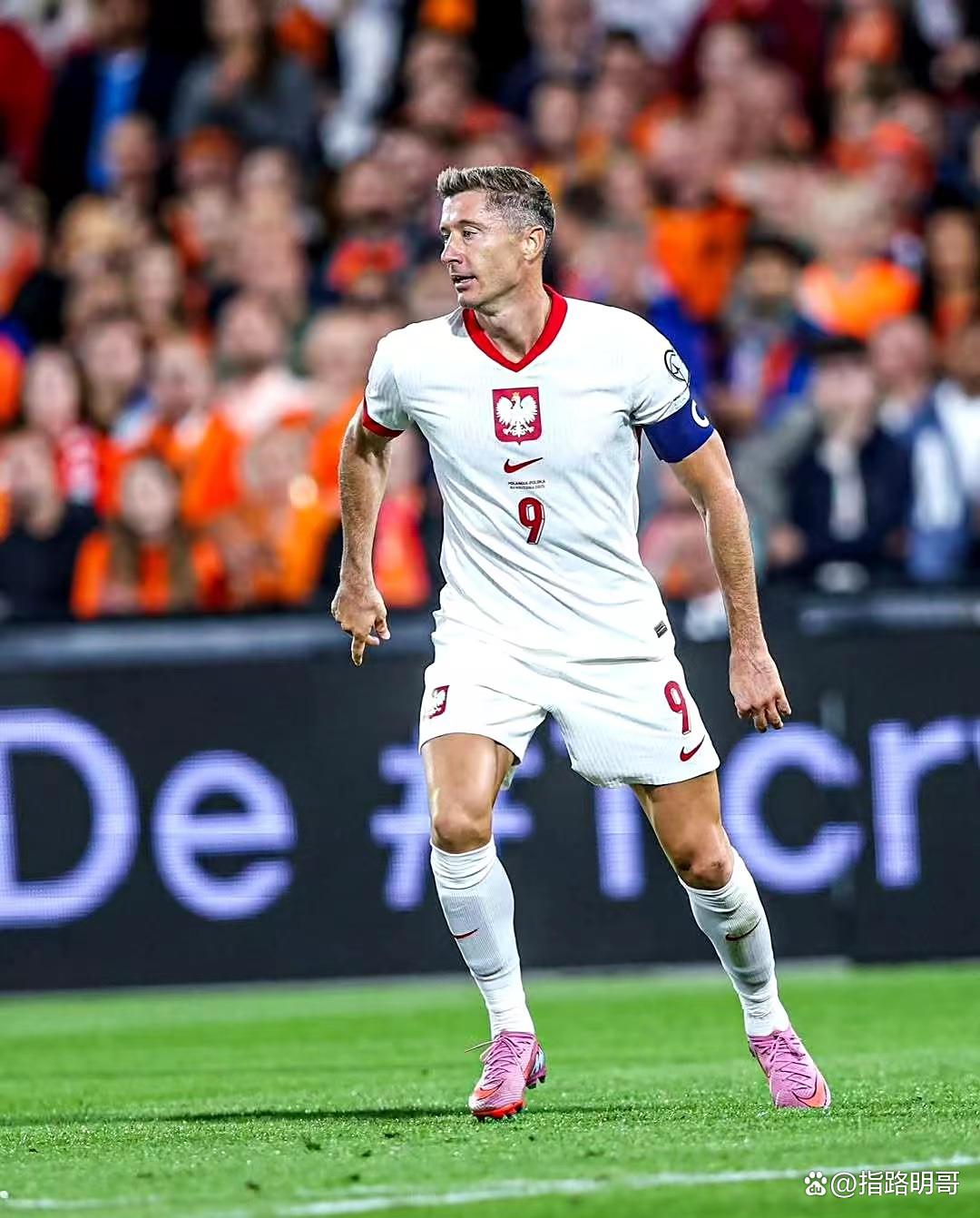 NGSPORTS-包含莱万多夫斯基在曼联比赛中赛况扑朔迷离，惊险取胜引发热议！的词条