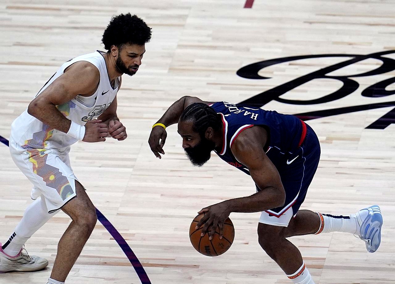 南宫体育- 哈登关键节点战术调整,加拿大队带队取胜了吗