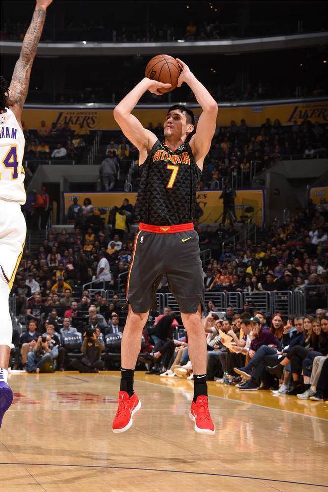 南宫体育-包含Scout关键节点精彩发挥，湖人带队取胜！的词条