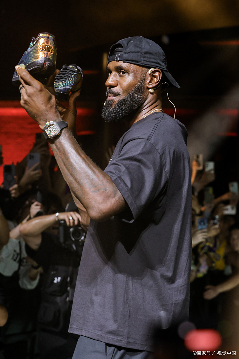 NG体育-关于詹姆斯回归赛场，问鼎冠军首场状态亮眼，快船观众沸腾！的信息